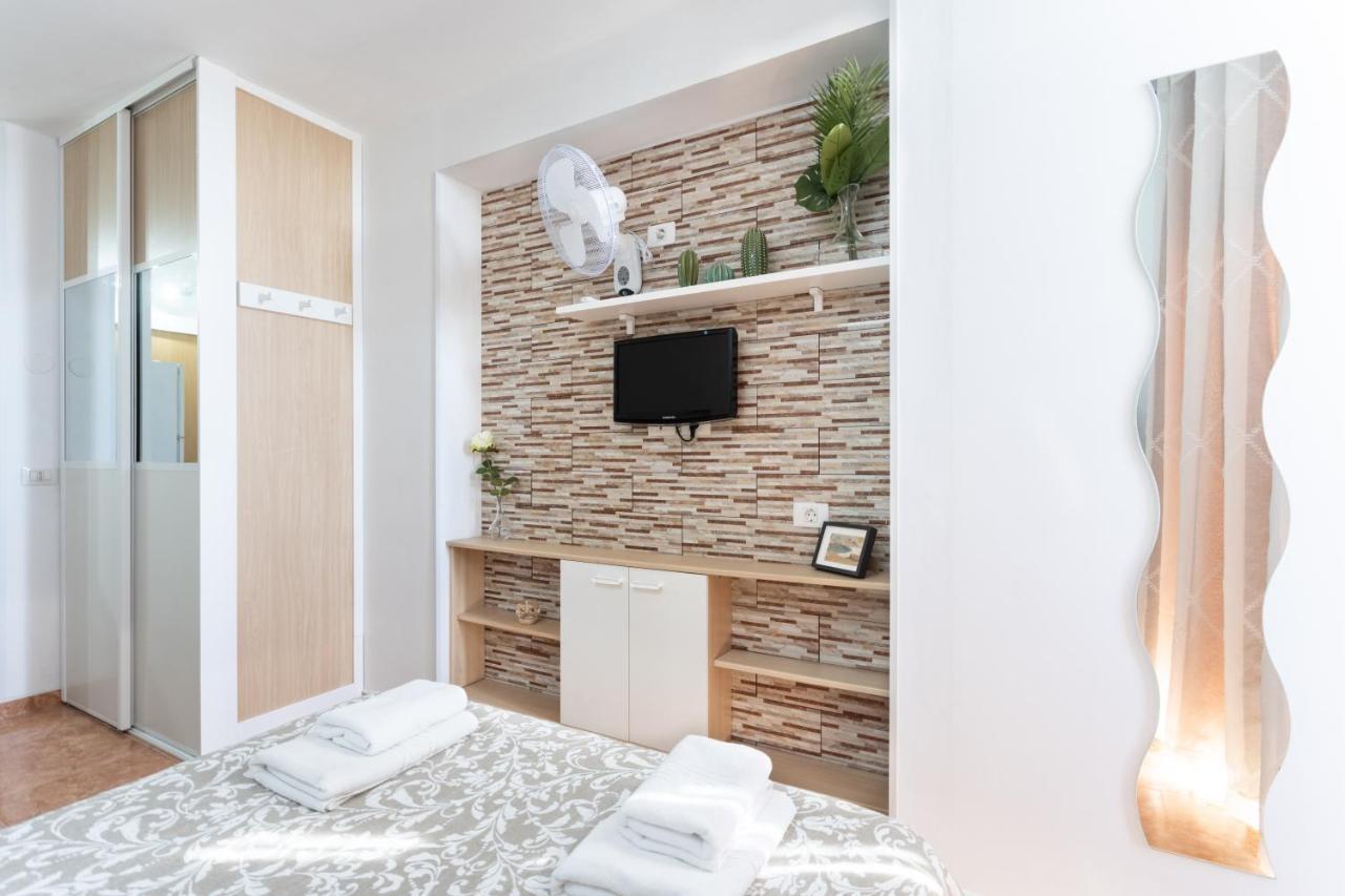 לוס כריסטיאנוס Apartamentos Ohana - Edificio Tonillo מראה חיצוני תמונה